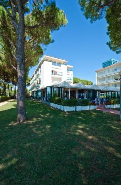 Hotel King Лідо-ді-Єзоло Екстер'єр фото